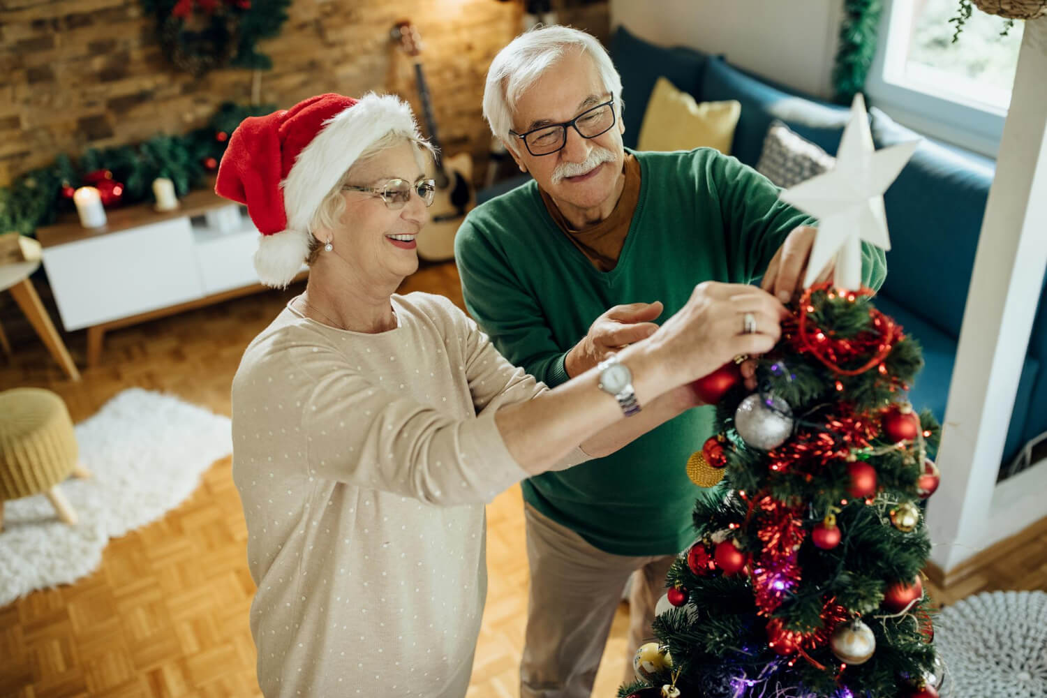 Kerstactiviteit waarbij een verrekte spier kan ontstaan.